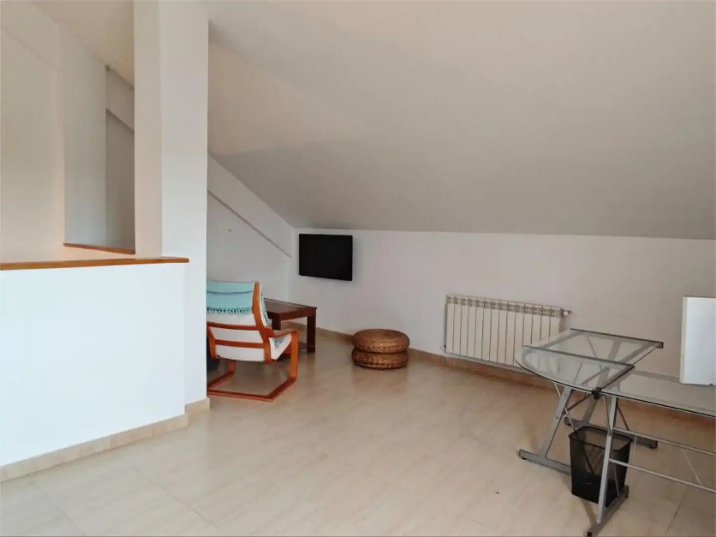Piso en venta en Calle Océano Pacífico, 97, Las Lomas Sala de estar de Piso en venta en Seseña con Calefacción, Jardín privado y Terraza