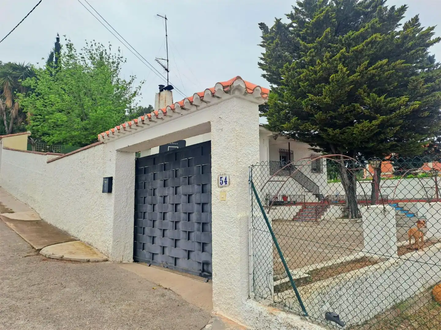Piso en venta en Calle Topacio, 54, Las Pedrizas Vista exterior de Piso en venta en Chiva con Aire acondicionado, Calefacción y Jardín privado