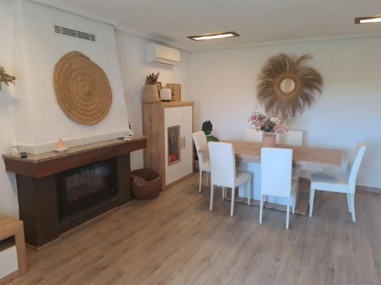 Piso en venta en Calle Topacio, 54, Las Pedrizas Comedor de Piso en venta en Chiva con Aire acondicionado, Calefacción y Jardín privado