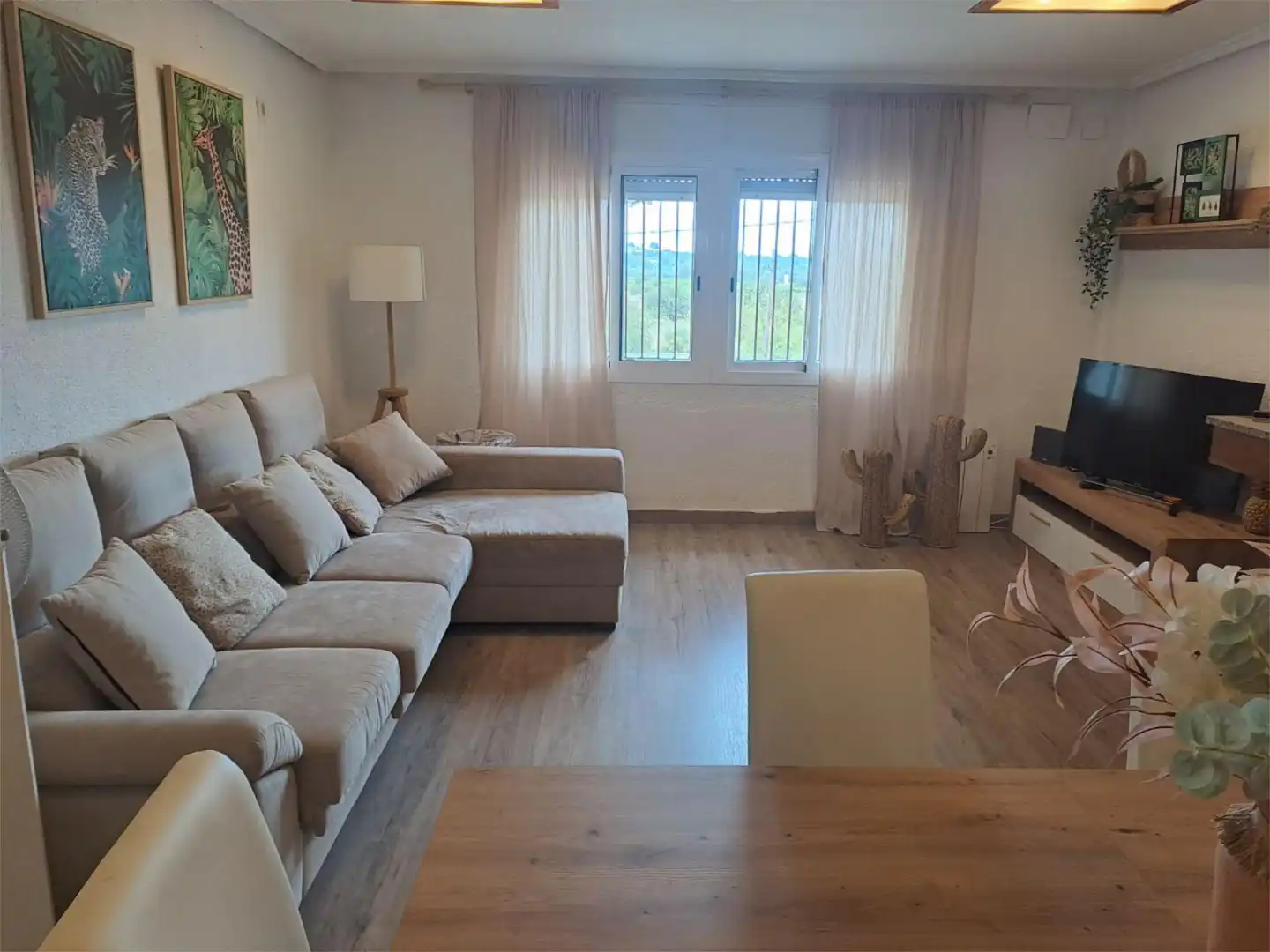 Piso en venta en Calle Topacio, 54, Las Pedrizas Sala de estar de Piso en venta en Chiva con Aire acondicionado, Calefacción y Jardín privado