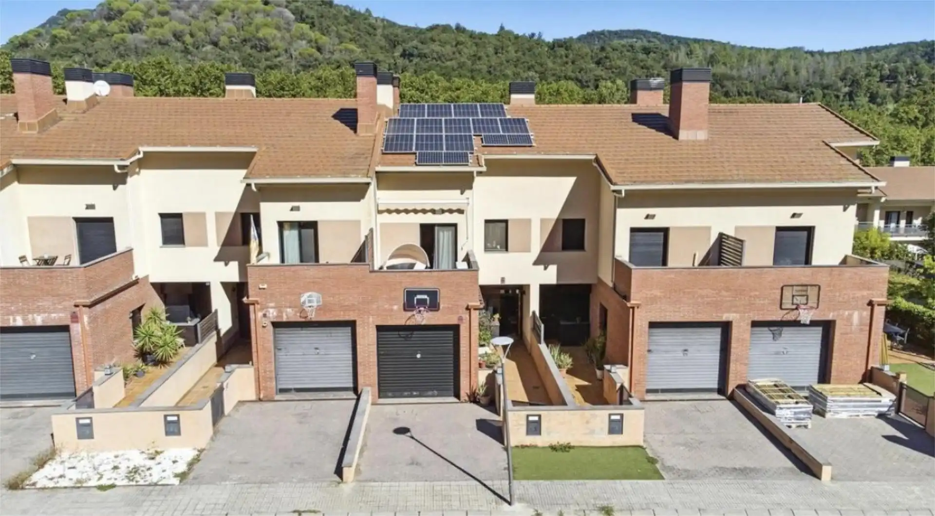 Casa adosada en venda a Carrer Carrer Pla de la Margarida, 83, Arbúcies Vista exterior de Casa adosada en venda en Arbúcies amb Aire condicionat, Terrassa i Piscina