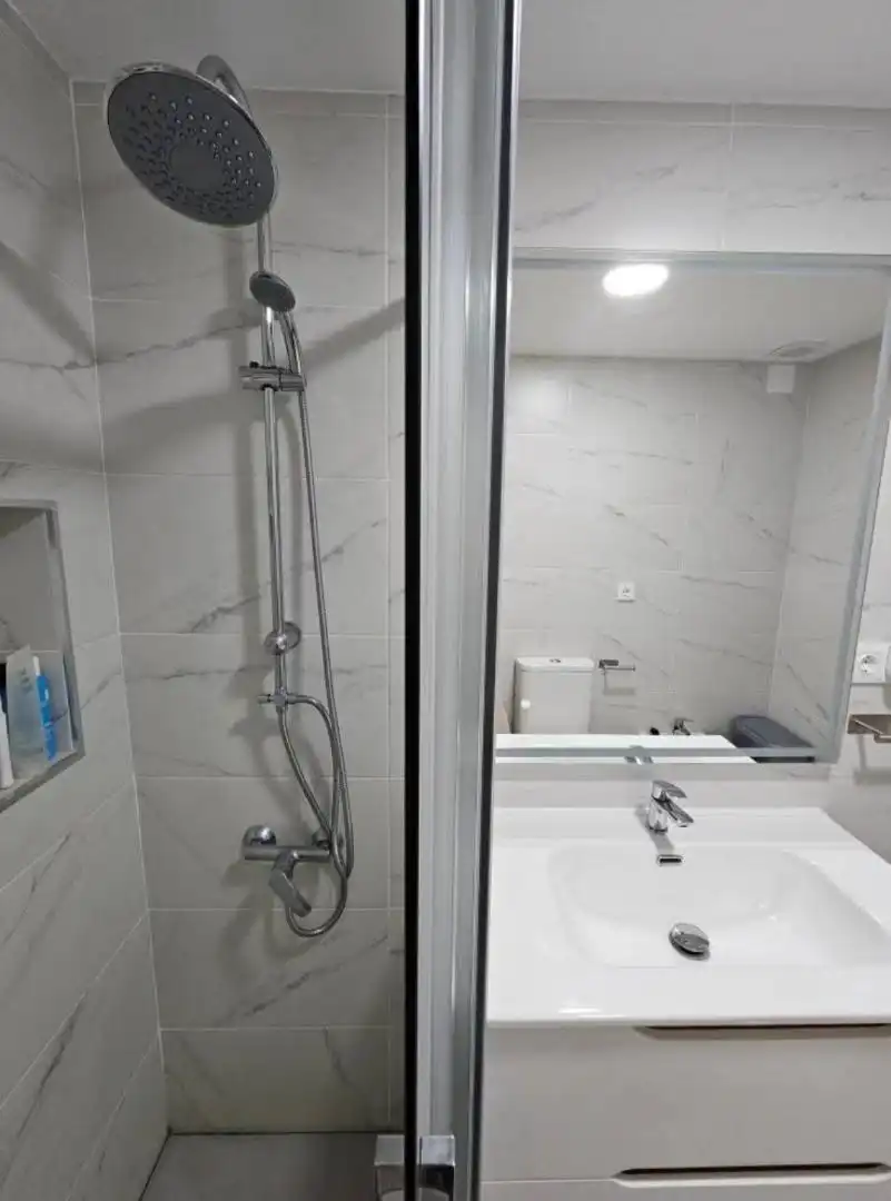 Wohnung zum Verkauf in Calle Vicente Delgado Algaba, 108a, Maria Auxiliadora - Barriada de Llera Badezimmer von Wohnung zum Verkauf in Badajoz Capital mit Klimaanlage und Terrasse