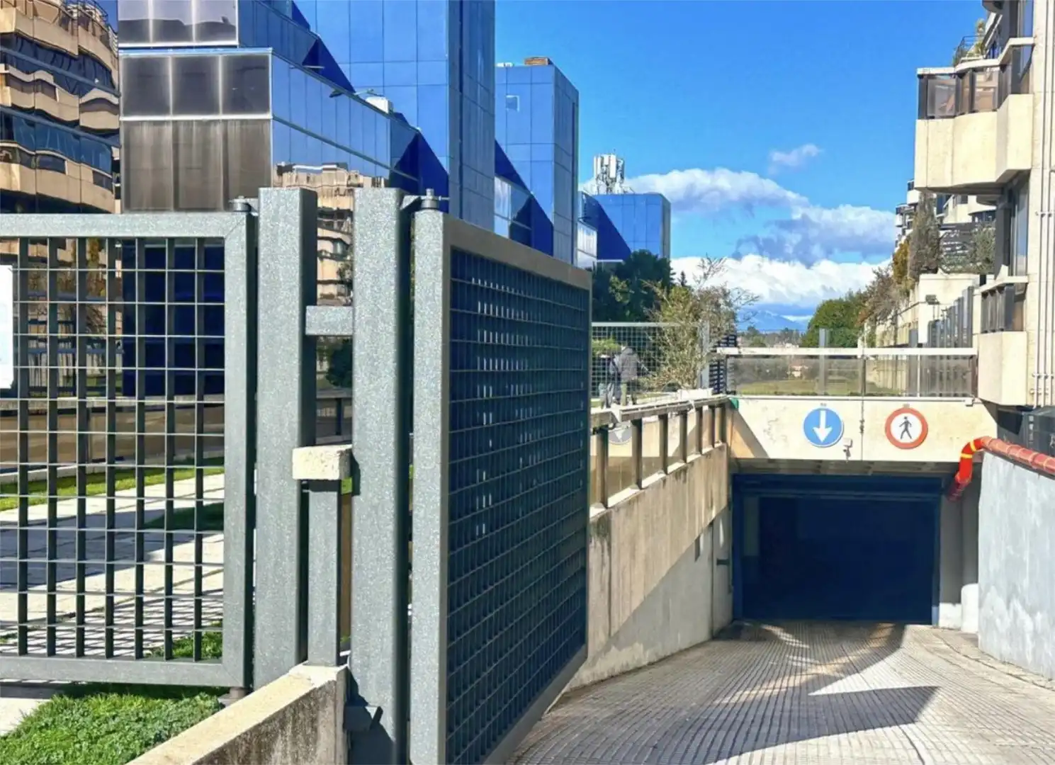 Garaje de alquiler en Avenida de Europa, 32, Aravaca Vista exterior de Garaje de alquiler en Madrid
