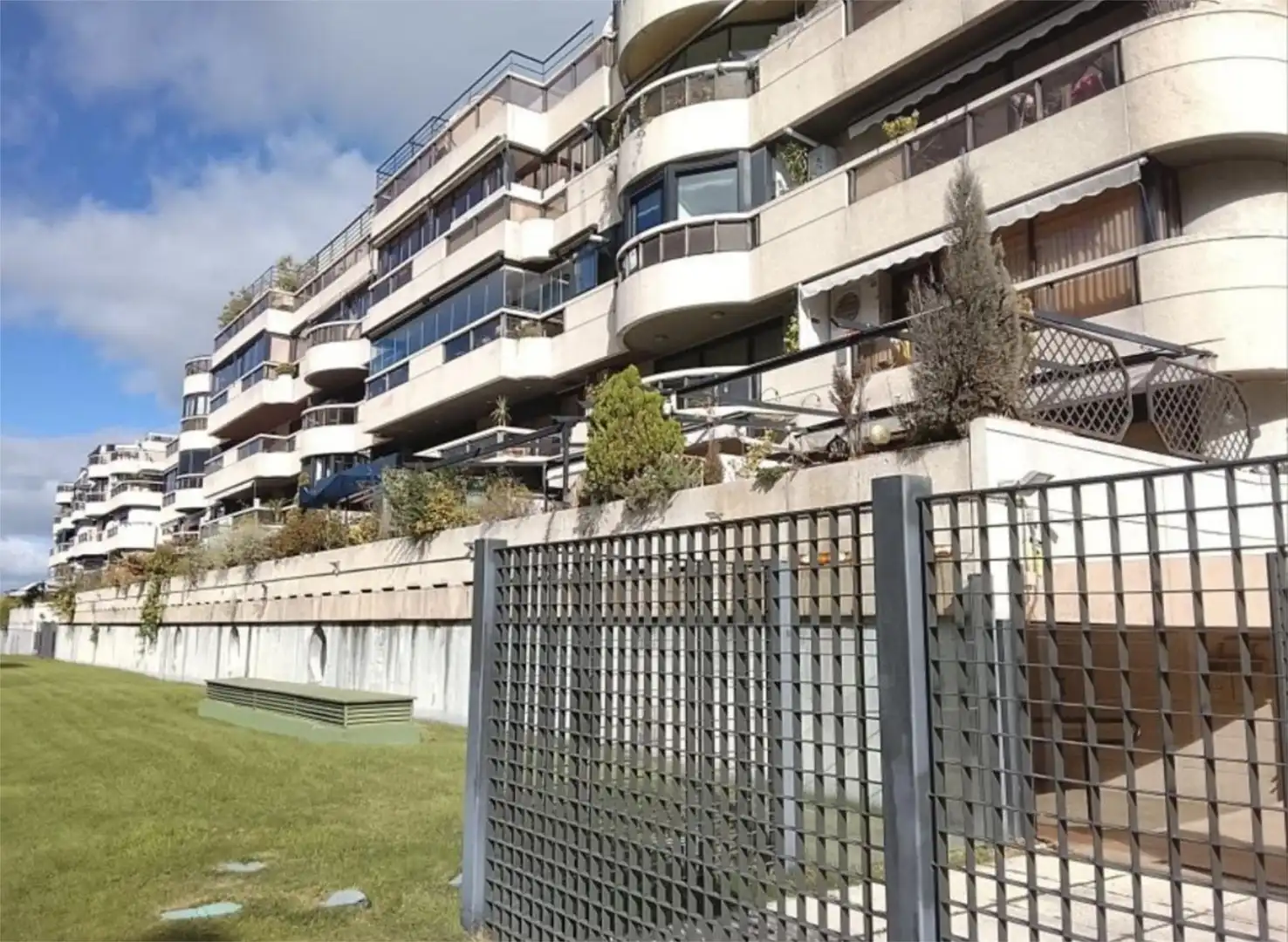 Garaje de alquiler en Avenida de Europa, 32, Aravaca Vista exterior de Garaje de alquiler en Madrid