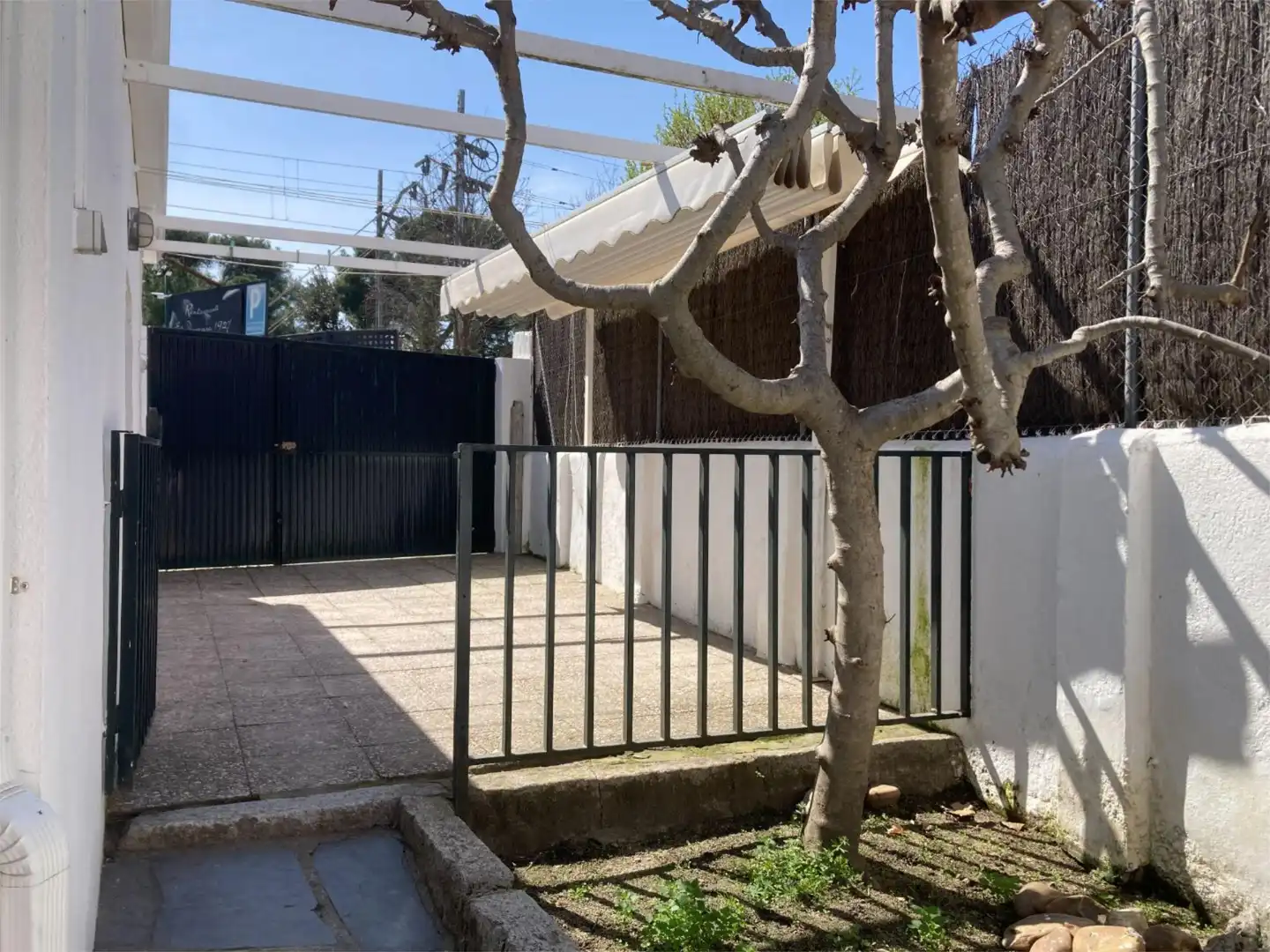 Exterior view of Houses for sale in  Madrid Capital  with Terrace