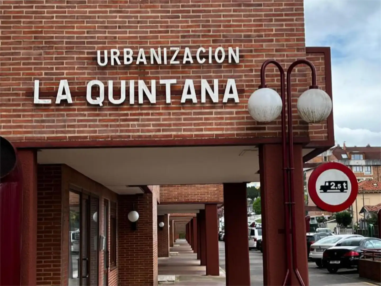 Vista exterior de Pis en venda en Gijón  amb Calefacció, Jardí privat i Parquet