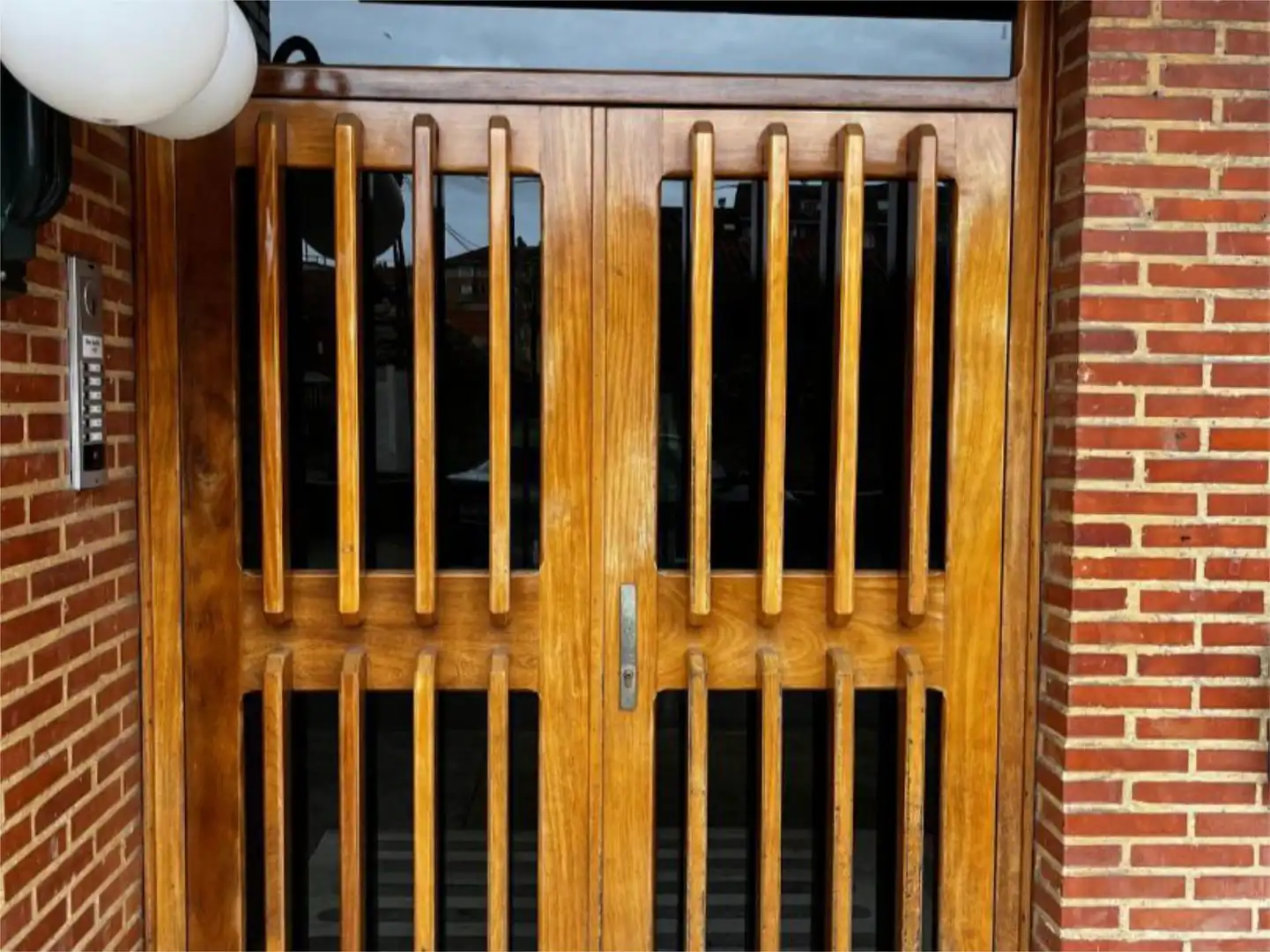 Piso en venta en Calle Don Quijote, 28, Viesques Vista exterior de Piso en venta en Gijón con Terraza, Piscina y Balcón