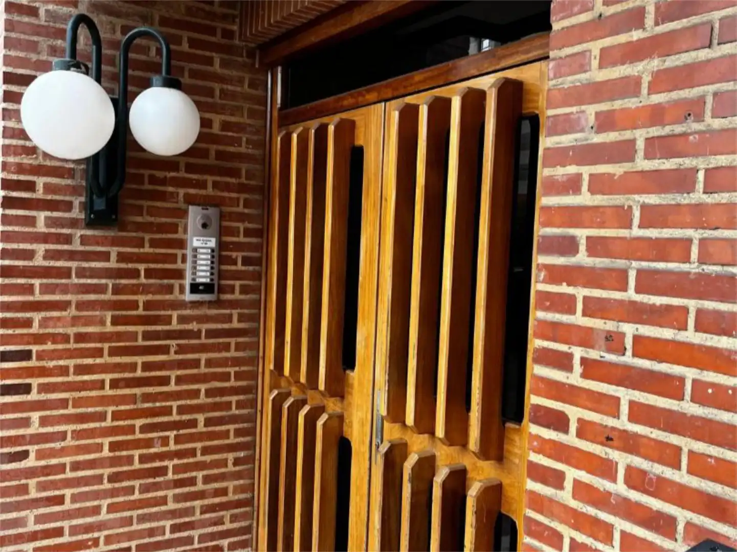 Piso en venta en Calle Don Quijote, 28, Viesques Piso en venta en Gijón con Terraza, Piscina y Balcón