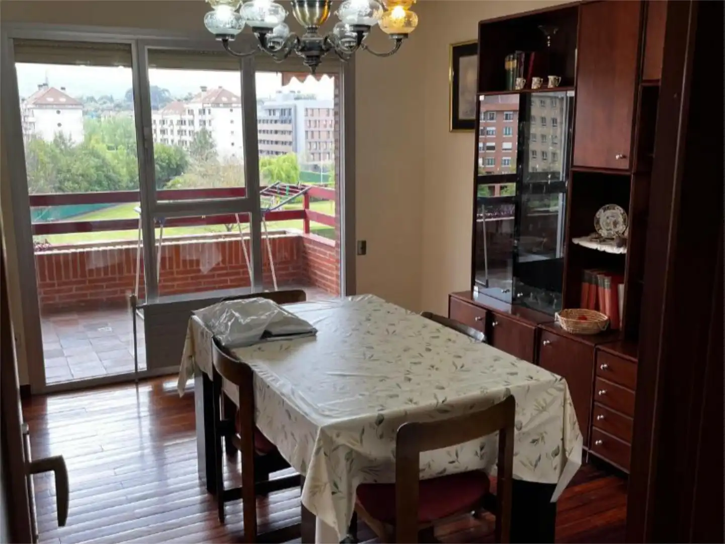 Piso en venta en Calle Don Quijote, 28, Viesques Comedor de Piso en venta en Gijón con Terraza, Piscina y Balcón