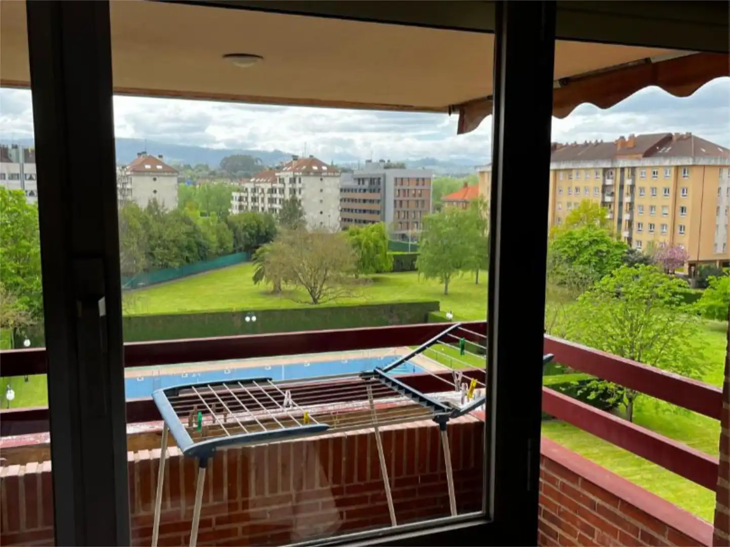 Piso en venta en Calle Don Quijote, 28, Viesques Terraza de Piso en venta en Gijón con Terraza, Piscina y Balcón