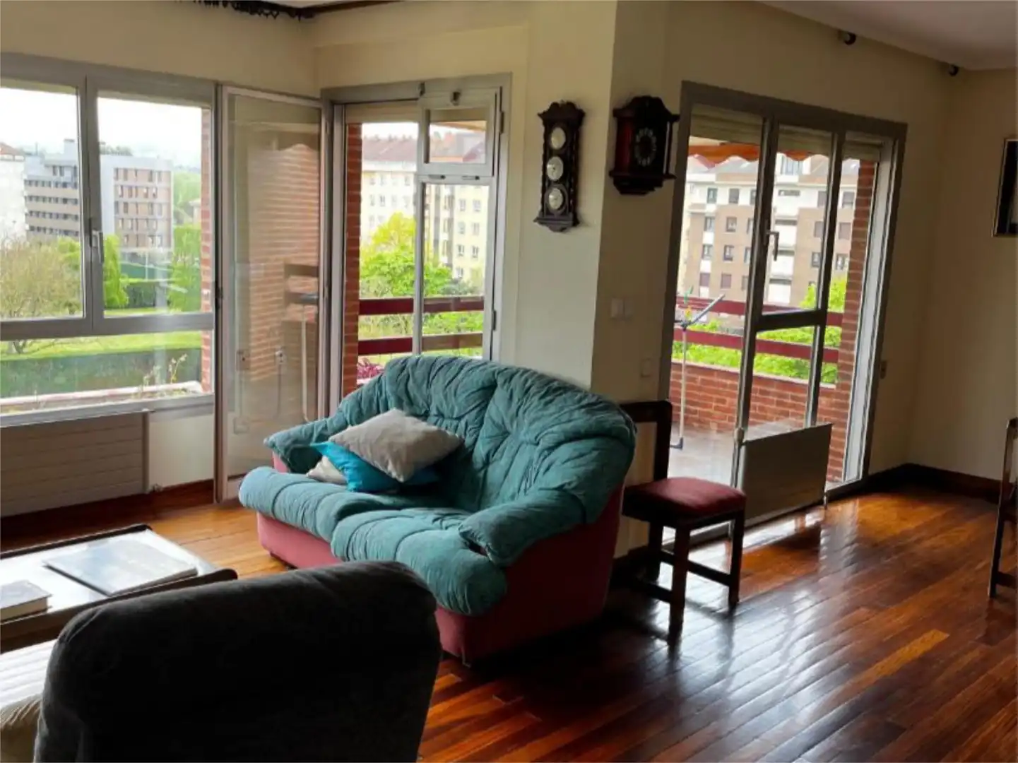 Piso en venta en Calle Don Quijote, 28, Viesques Sala de estar de Piso en venta en Gijón con Terraza, Piscina y Balcón