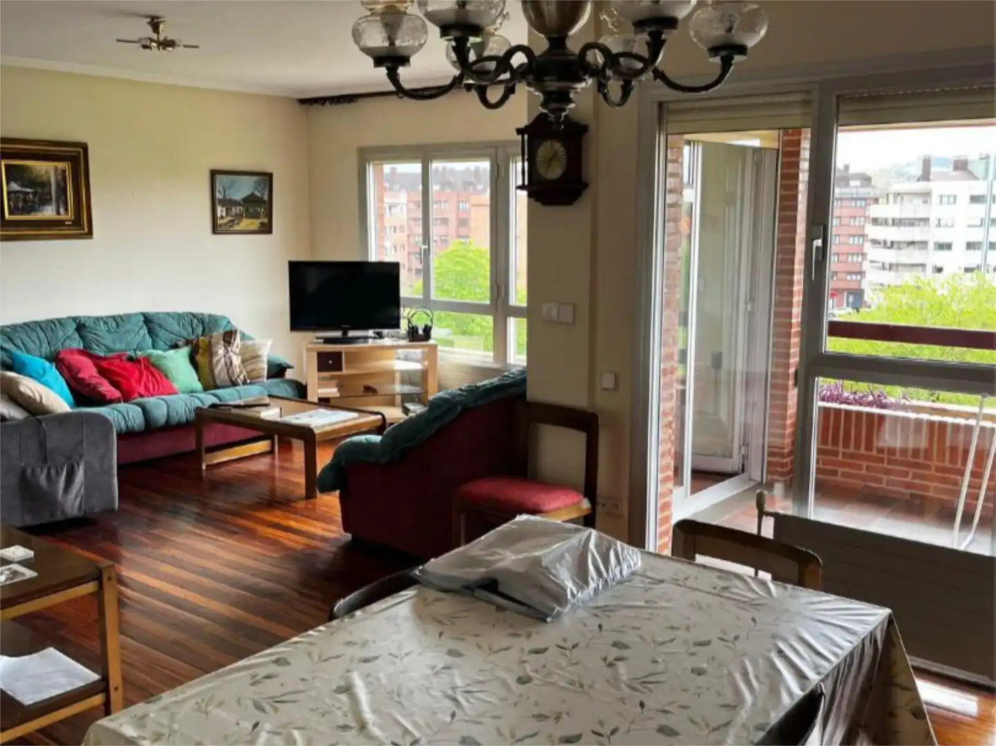 Piso en venta en Calle Don Quijote, 28, Viesques Sala de estar de Piso en venta en Gijón con Terraza, Piscina y Balcón