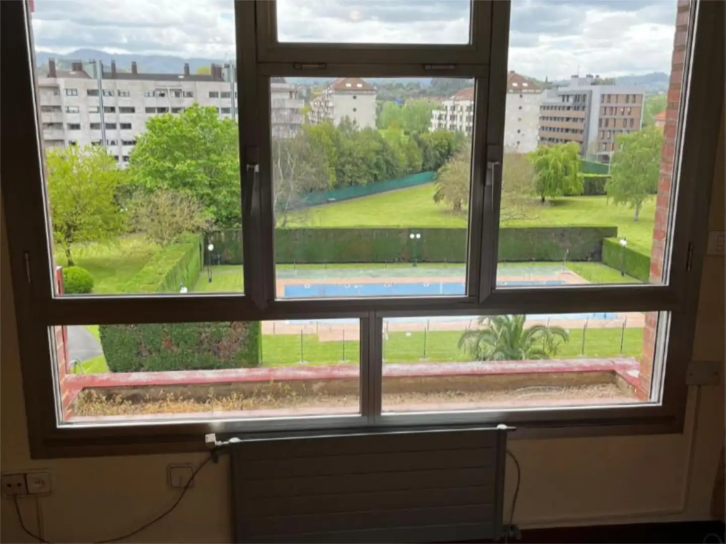 Piso en venta en Calle Don Quijote, 28, Viesques Vista exterior de Piso en venta en Gijón con Terraza, Piscina y Balcón