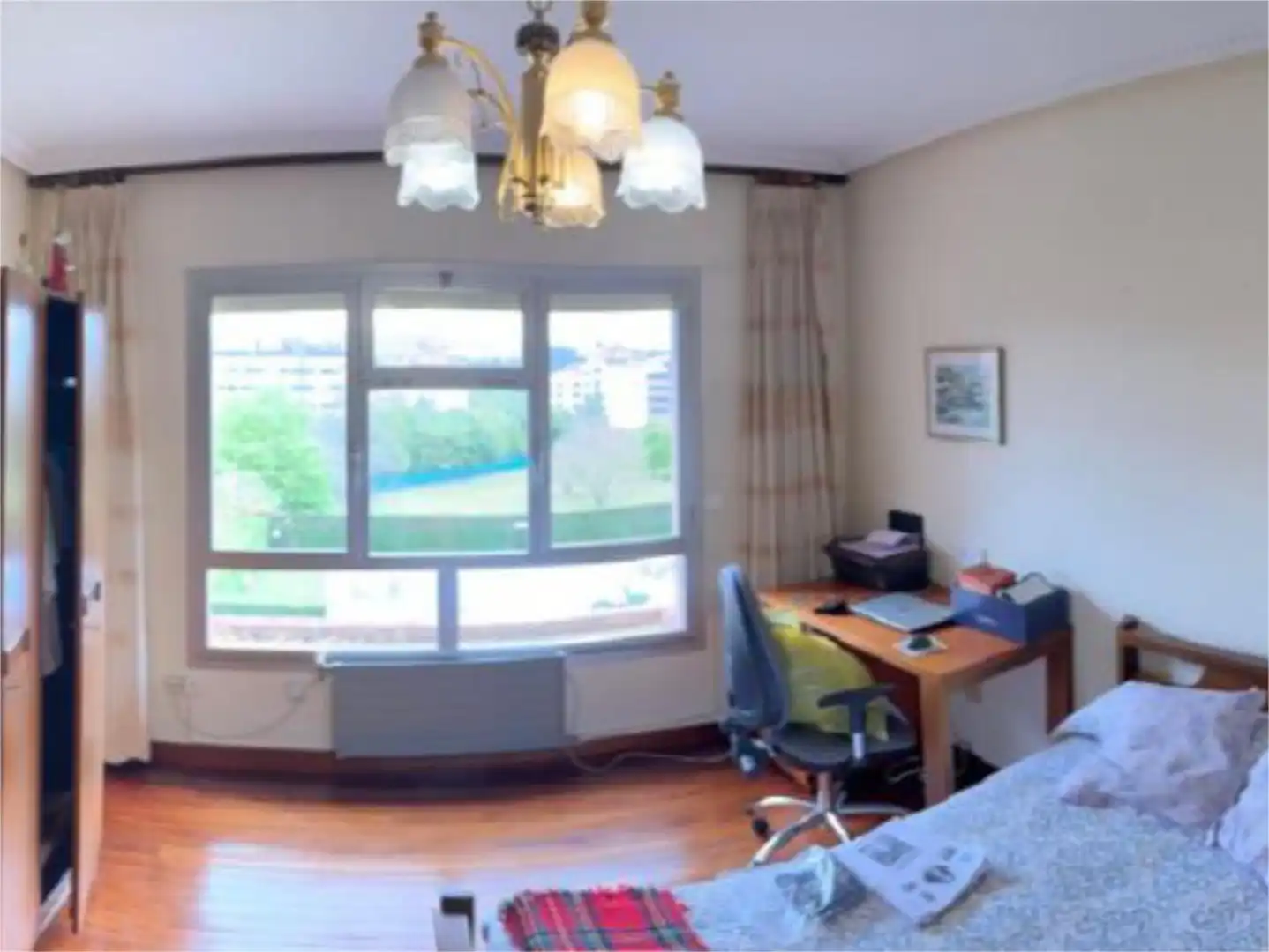 Piso en venta en Calle Don Quijote, 28, Viesques Habitación de Piso en venta en Gijón con Terraza, Piscina y Balcón