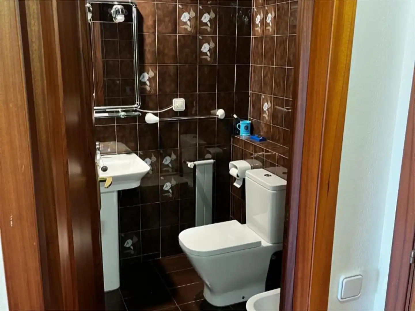 Piso en venta en Calle Don Quijote, 28, Viesques Baño de Piso en venta en Gijón con Terraza, Piscina y Balcón