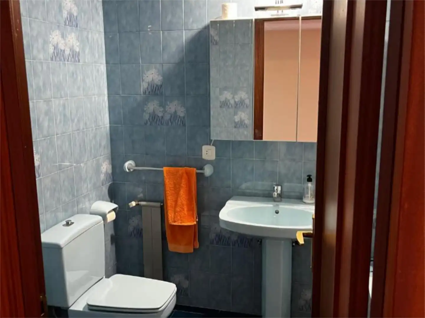 Piso en venta en Calle Don Quijote, 28, Viesques Baño de Piso en venta en Gijón con Terraza, Piscina y Balcón
