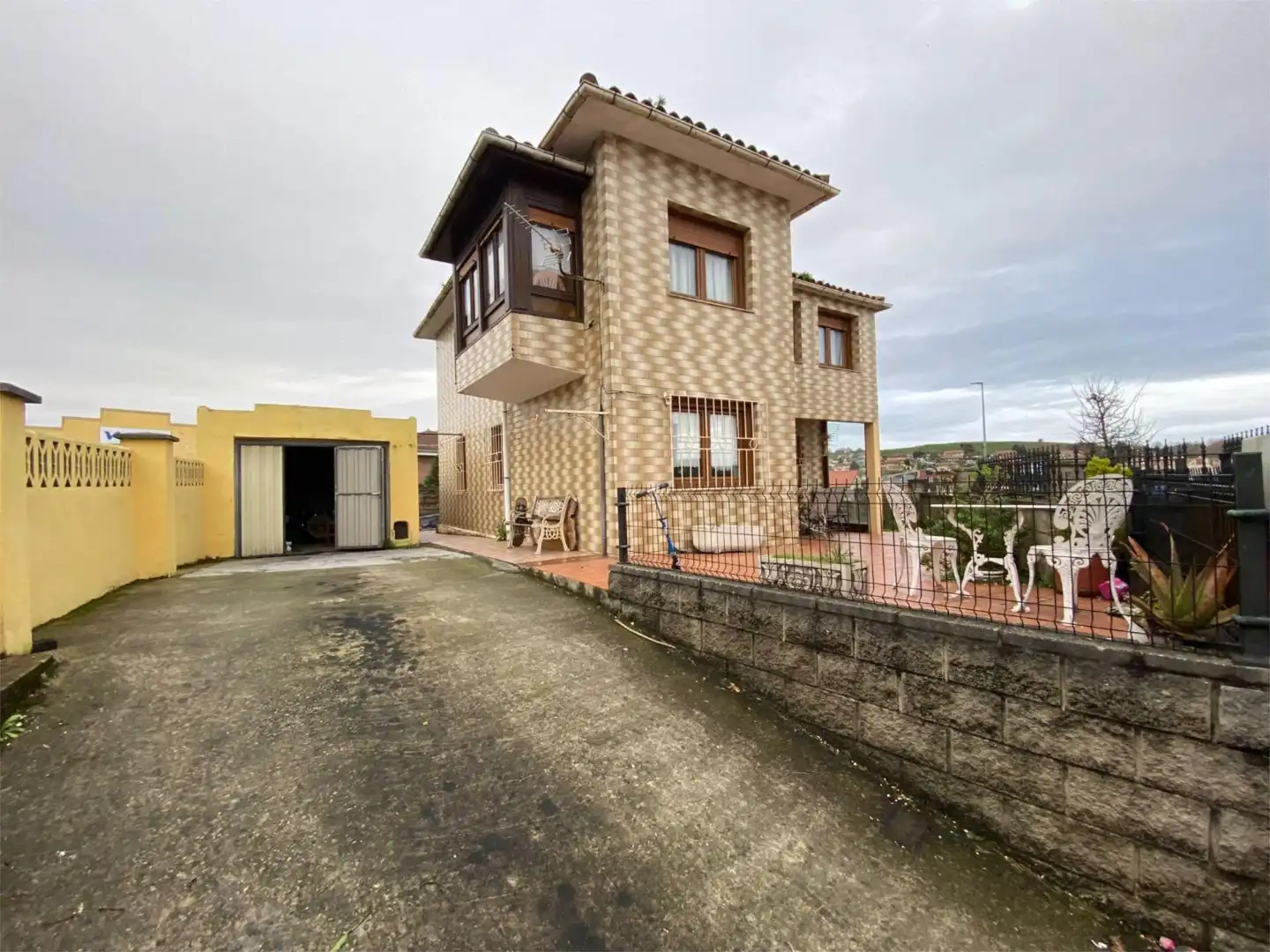 Vista exterior de Casa o chalet en venta en El Astillero   con Terraza y Balcón