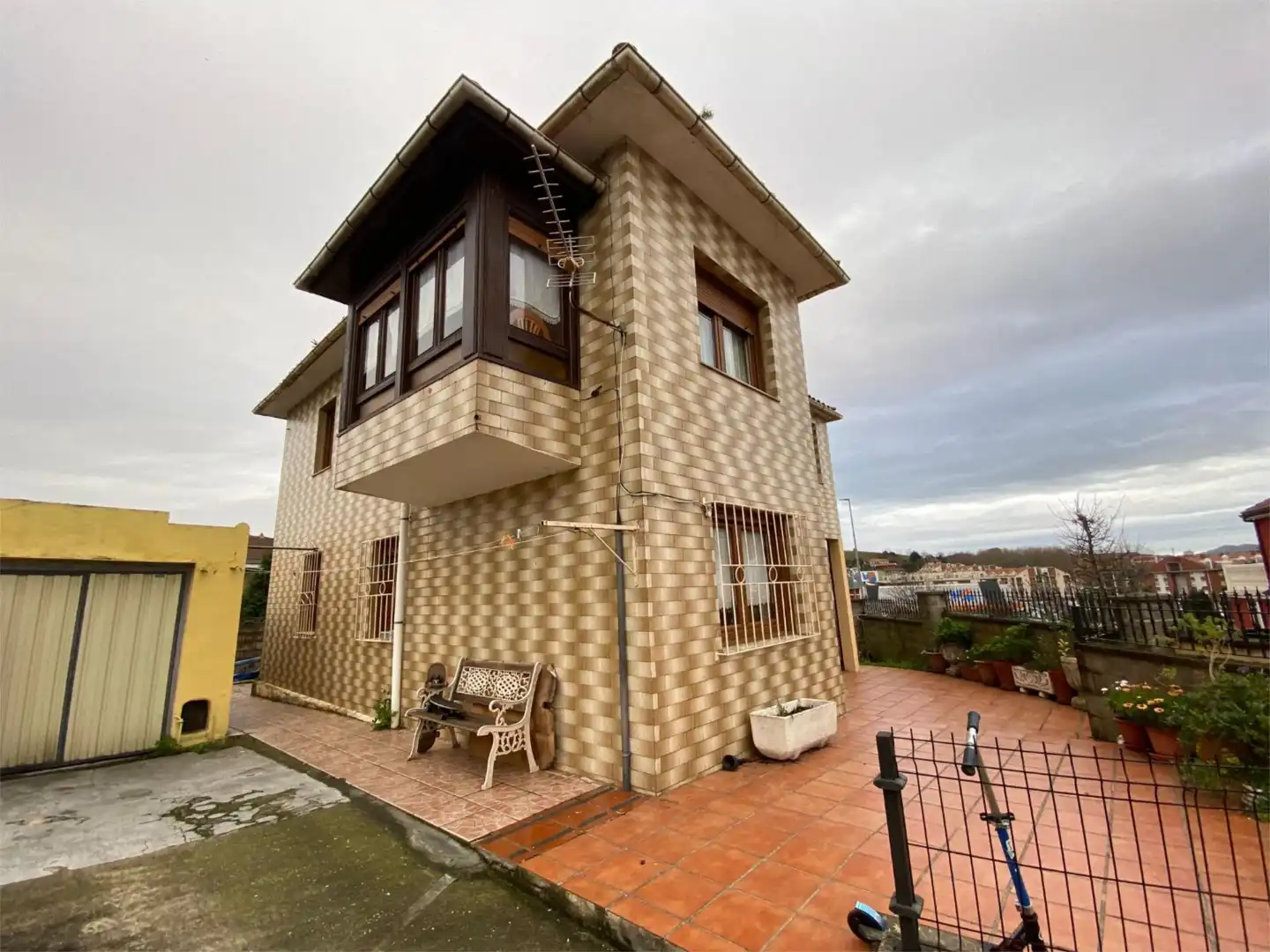 Casa o chalet en venta en Calle la Serna, 1, El Astillero Vista exterior de Casa o chalet en venta en El Astillero con Calefacción, Jardín privado y Parquet