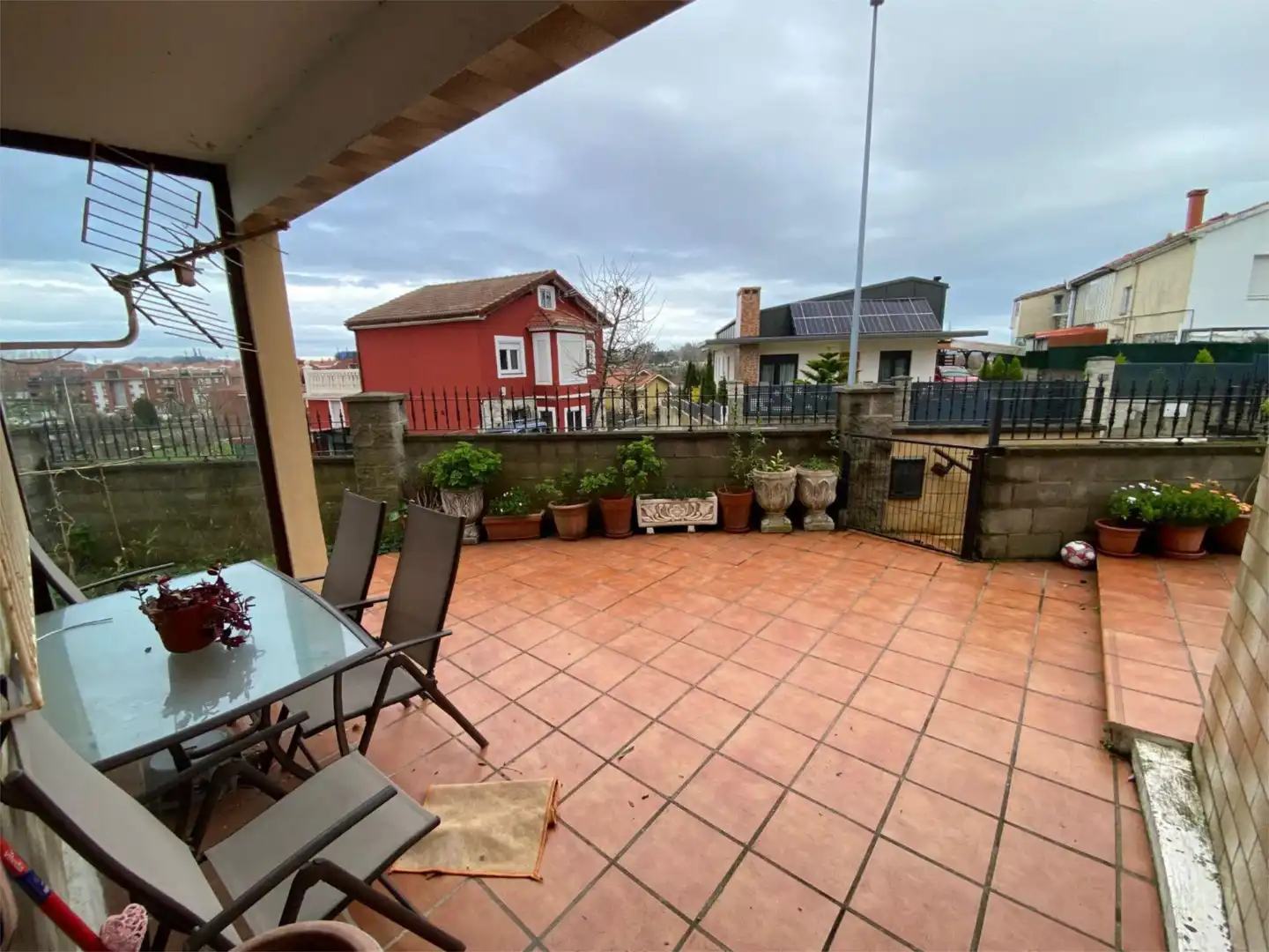 Casa o chalet en venta en Calle la Serna, 1, El Astillero Terraza de Casa o chalet en venta en El Astillero con Calefacción, Jardín privado y Parquet