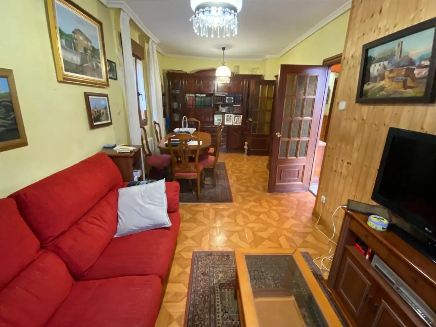Casa o chalet en venta en Calle la Serna, 1, El Astillero Sala de estar de Casa o chalet en venta en El Astillero con Calefacción, Jardín privado y Parquet