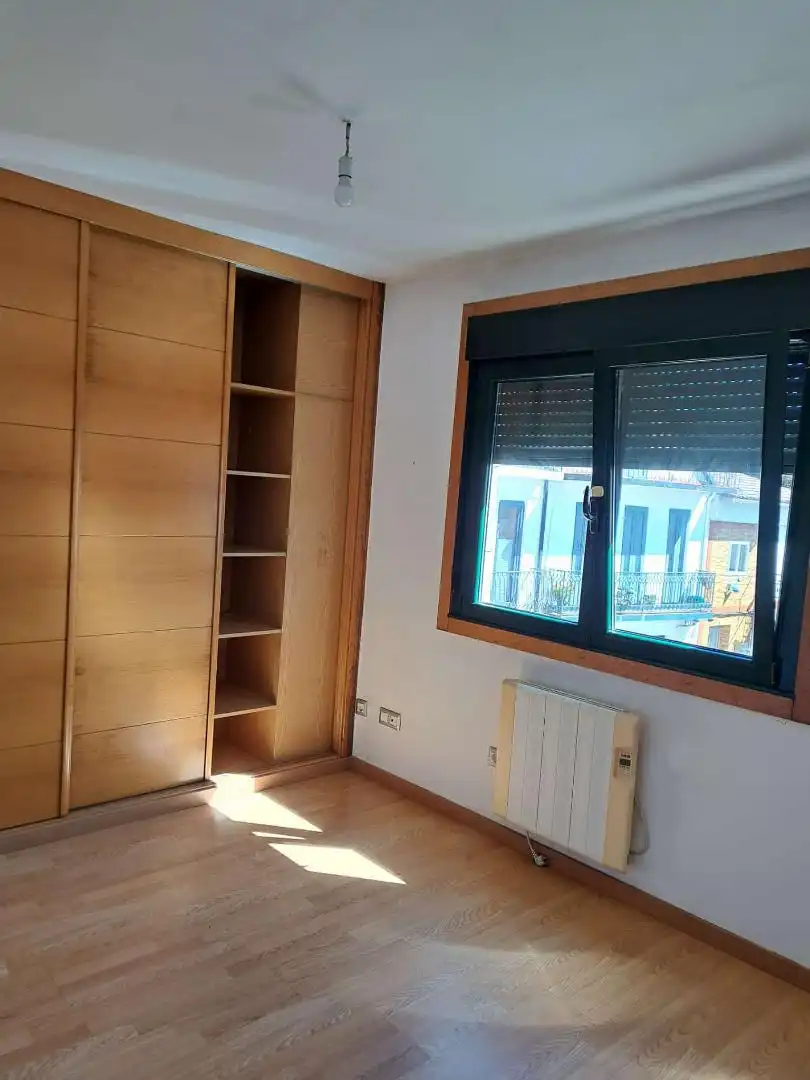 Habitación de Piso en venta en Redondela con Calefacción, Parquet y Terraza