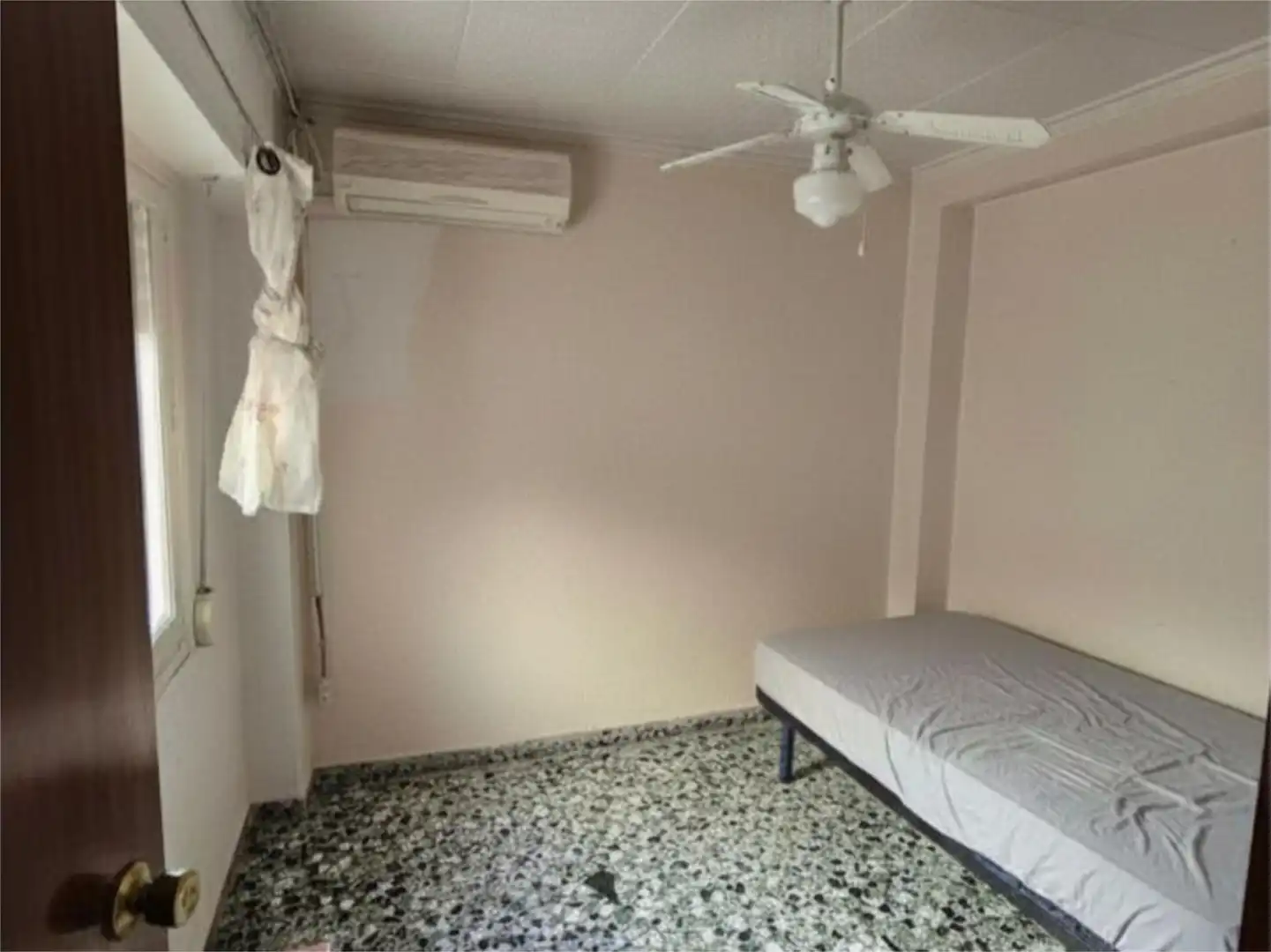 Flat for sale in Calle la Paz, 62, Plaza Castelar - Mercado Central Bedroom of Flat for sale in Elda with Balcony