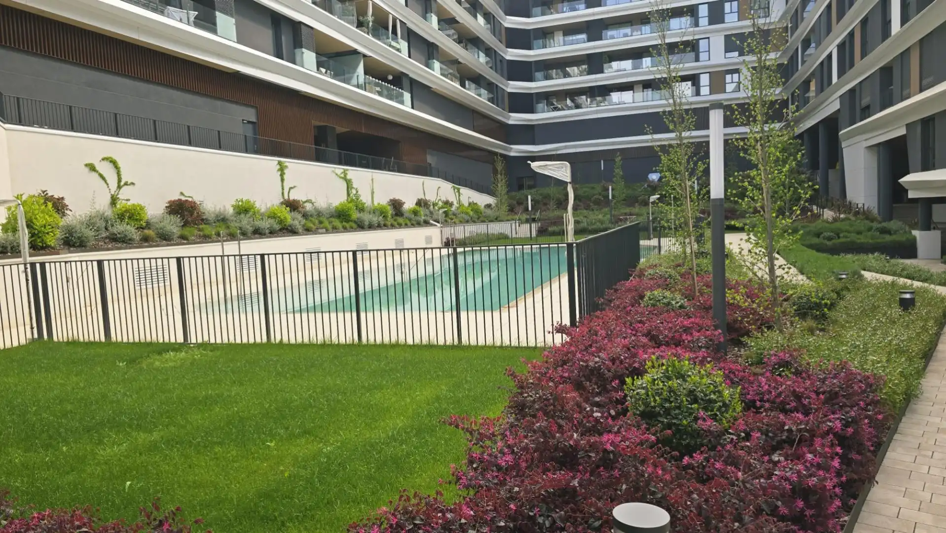 Piscina de Àtic de lloguer en  Madrid Capital amb Aire condicionat, Terrassa i Balcó