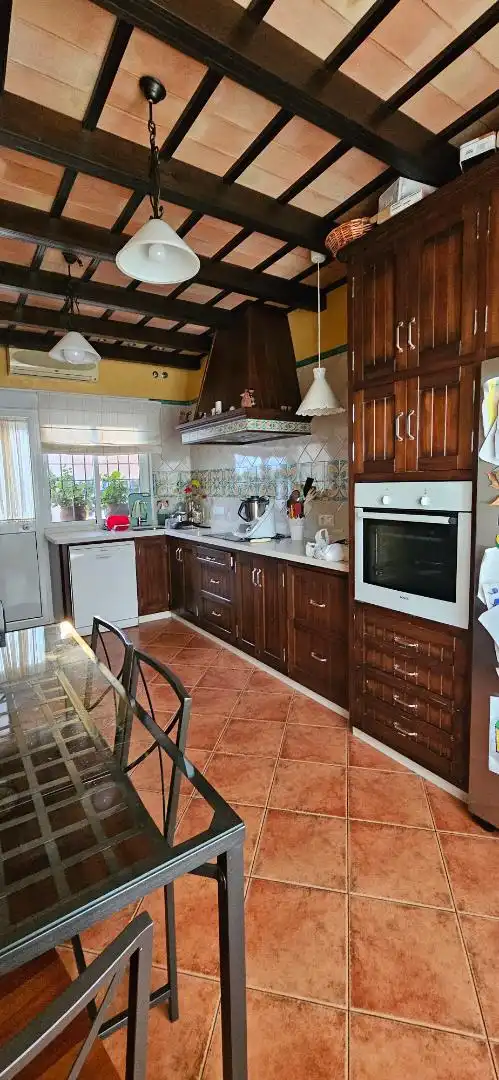 Cocina de Casa adosada en venta en Carmona con Aire acondicionado y Terraza