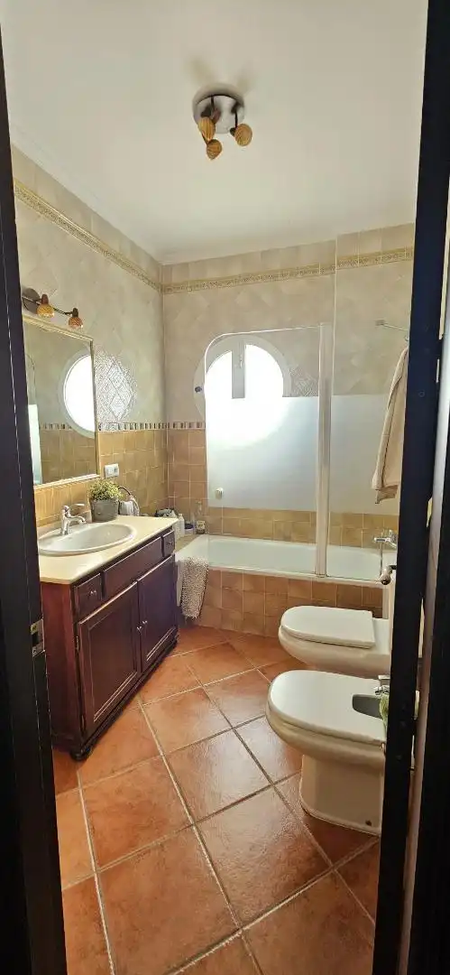 Baño de Casa adosada en venta en Carmona con Aire acondicionado y Terraza