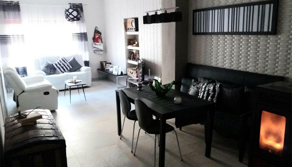 Casa adosada en venta en Calle Alcalde Luis Fuentes, 35, Madrigueras, Albacete - imagen 1 Foto 1 de Casa adosada en venta en Calle Alcalde Luis Fuentes, 35, Madrigueras, Albacete