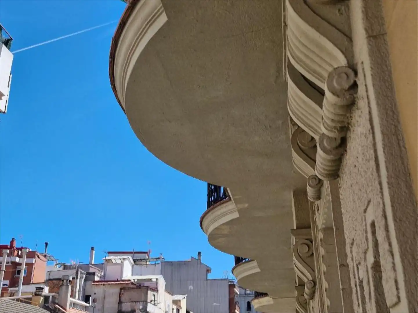 Außenansicht von Wohnung zum Verkauf in  Barcelona Capital mit Klimaanlage und Balkon