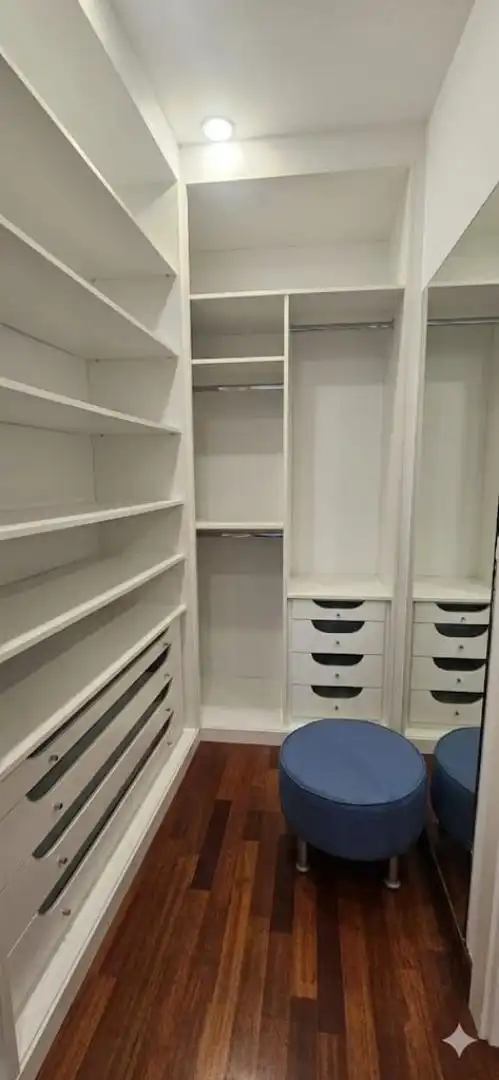 Piso en venta en Carrer de Vicente Beltrán Grimal, 23, Penya - Roja - Avda. Francia Habitación de Piso en venta en Valencia Capital con Piscina y Balcón