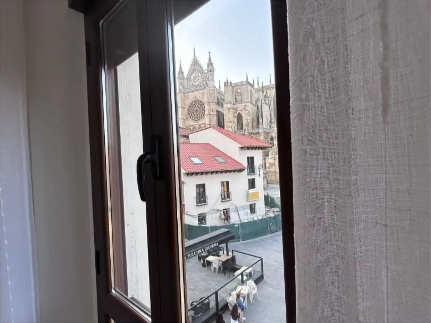 Dormitori de Pis de lloguer en León Capital  amb Calefacció i Moblat