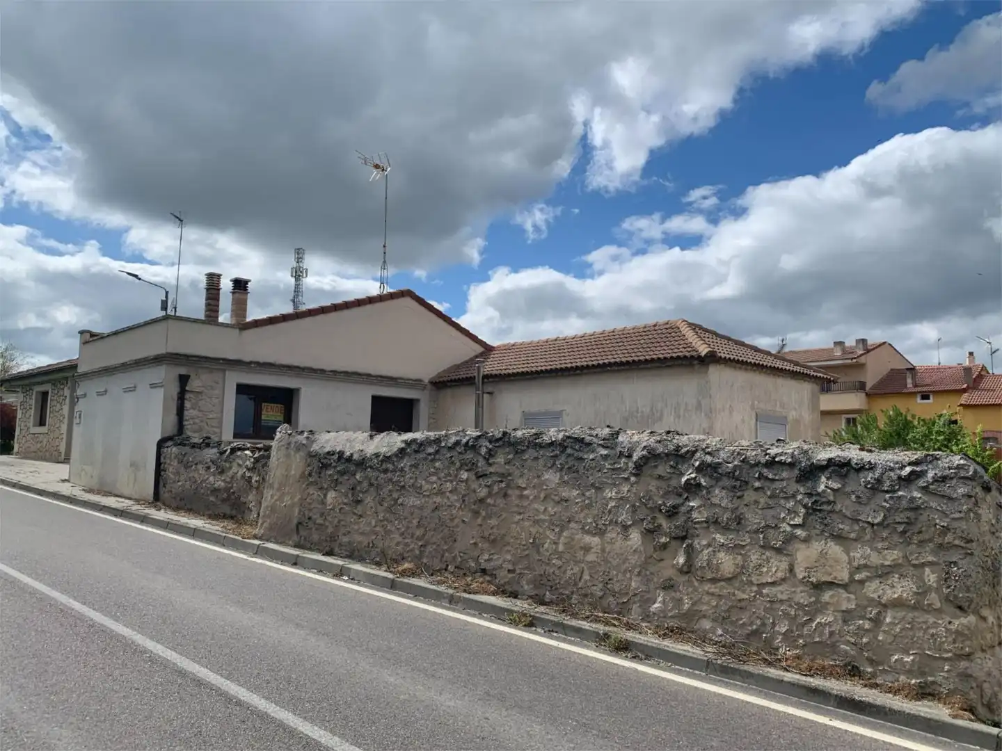 Casa adosada en venta en Carretera Cuellar, 9, Fompedraza Vista exterior de Casa adosada en venta en Fompedraza con Calefacción, Trastero y Amueblado