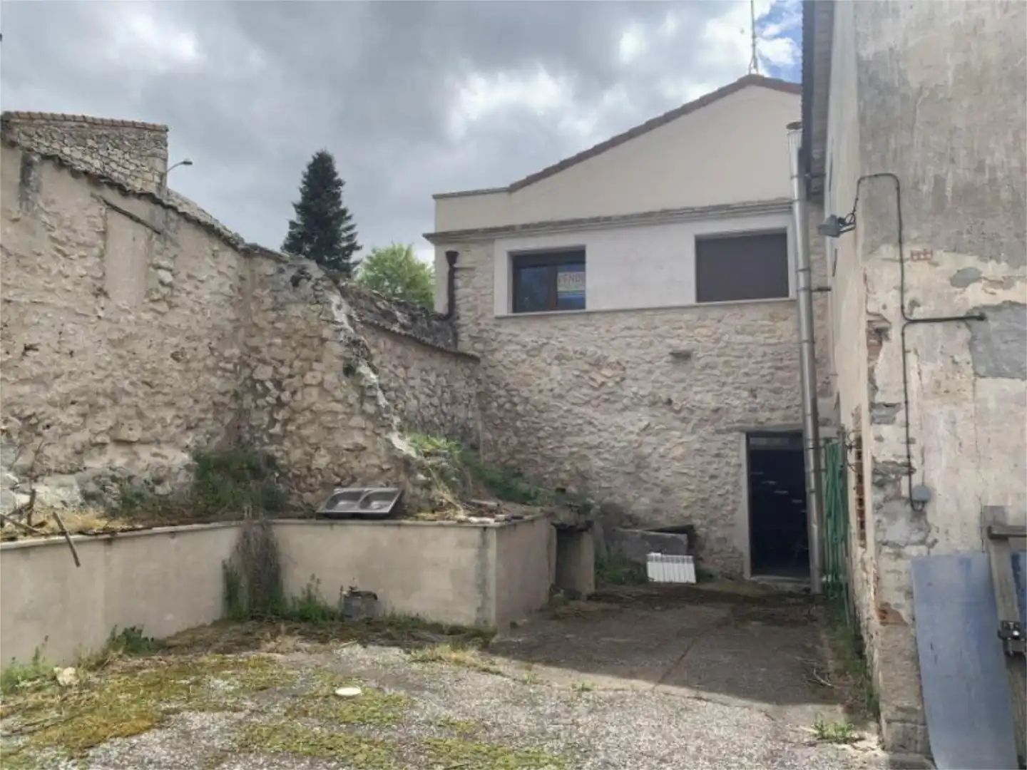 Casa adosada en venta en Carretera Cuellar, 9, Fompedraza Vista exterior de Casa adosada en venta en Fompedraza con Calefacción, Trastero y Amueblado