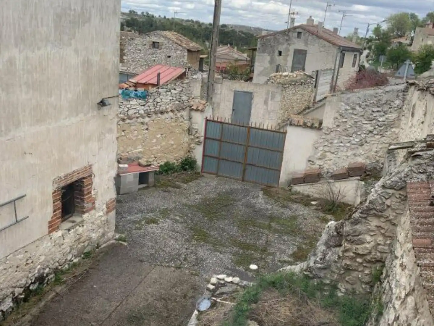 Casa adosada en venta en Carretera Cuellar, 9, Fompedraza Casa adosada en venta en Fompedraza con Calefacción, Trastero y Amueblado