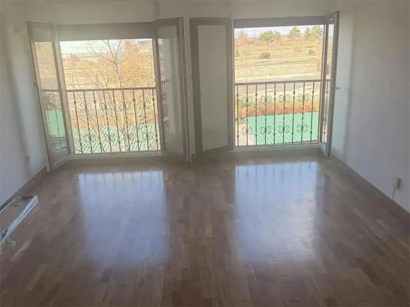 Wohnung zum Verkauf in Calle la Granja, 4, Palazuelos de Eresma Wohnzimmer von Wohnung zum Verkauf in Palazuelos de Eresma mit Heizung, Privatgarten und Parkett