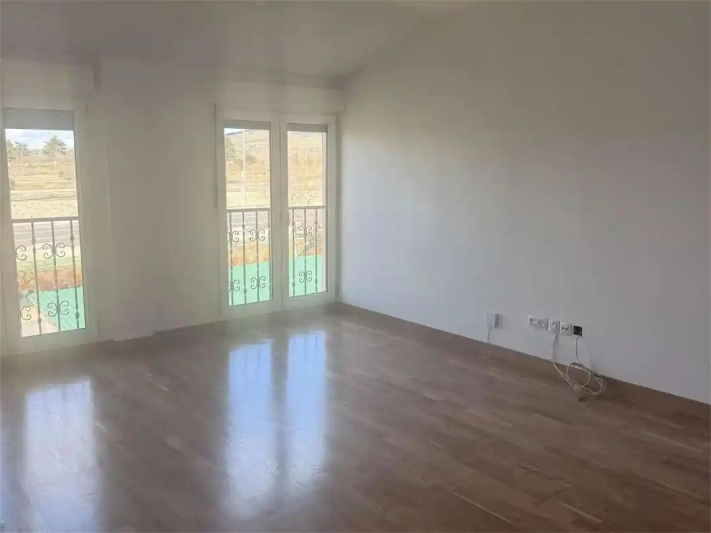 Wohnung zum Verkauf in Calle la Granja, 4, Palazuelos de Eresma Wohnzimmer von Wohnung zum Verkauf in Palazuelos de Eresma mit Heizung, Privatgarten und Parkett