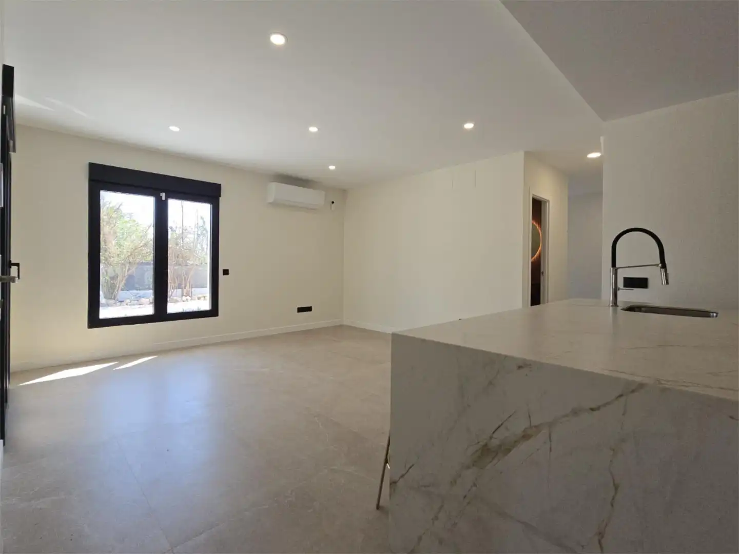 Houses for sale in Partida Raspeig Polig K, 10, Los Girasoles Living room of Houses for sale in San Vicente del Raspeig / Sant Vicent del Raspeig with Air Conditioner and Terrace