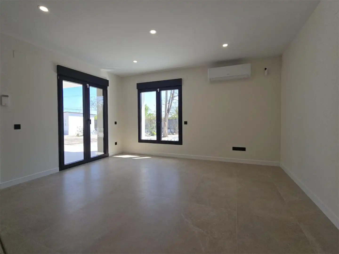 Houses for sale in Partida Raspeig Polig K, 10, Los Girasoles Houses for sale in San Vicente del Raspeig / Sant Vicent del Raspeig with Air Conditioner and Terrace