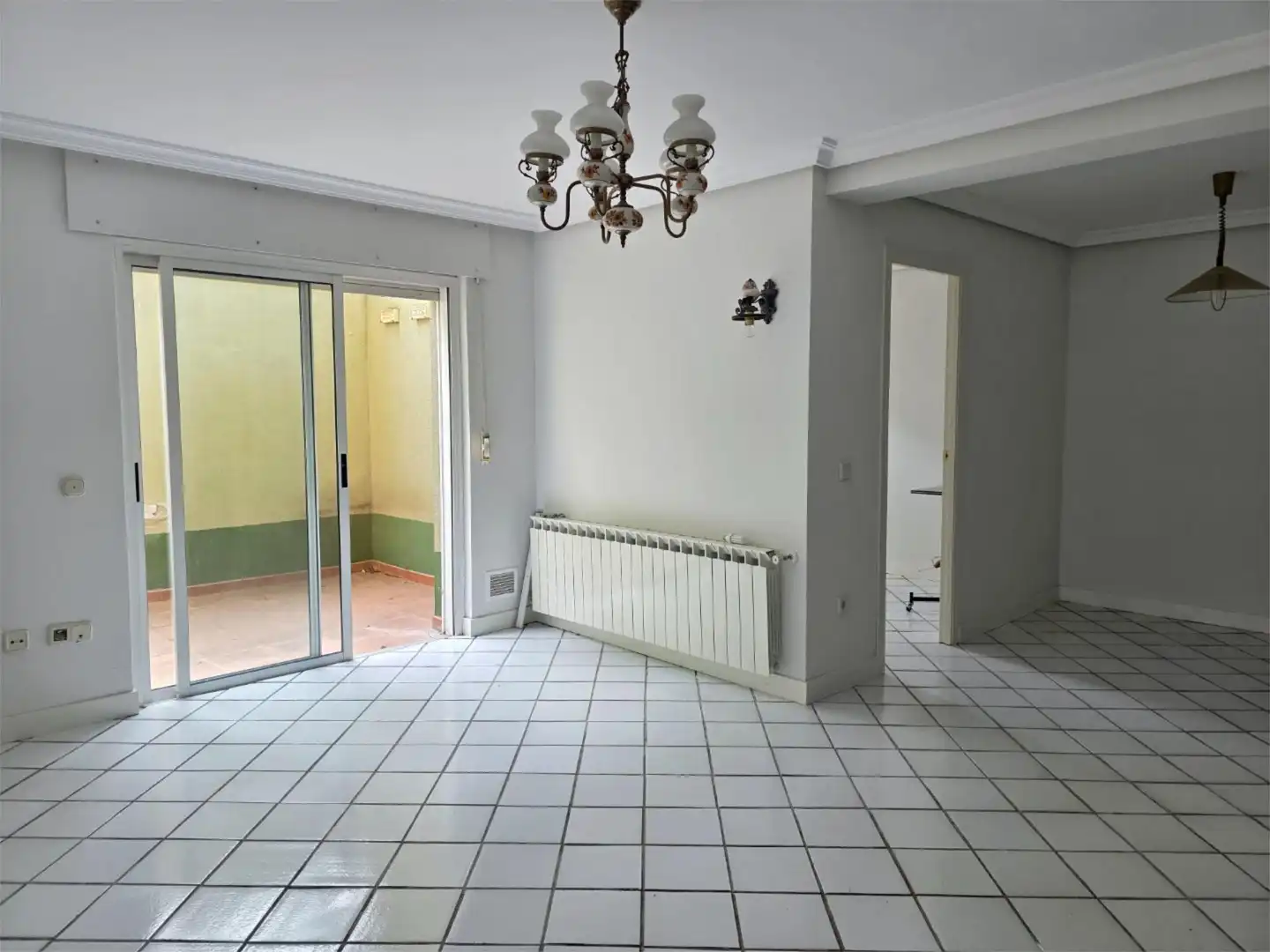 Casa adosada en venda a Las Matas - Peñascales Sala d'estar de Casa adosada en venda en Las Rozas de Madrid amb Terrassa i Piscina