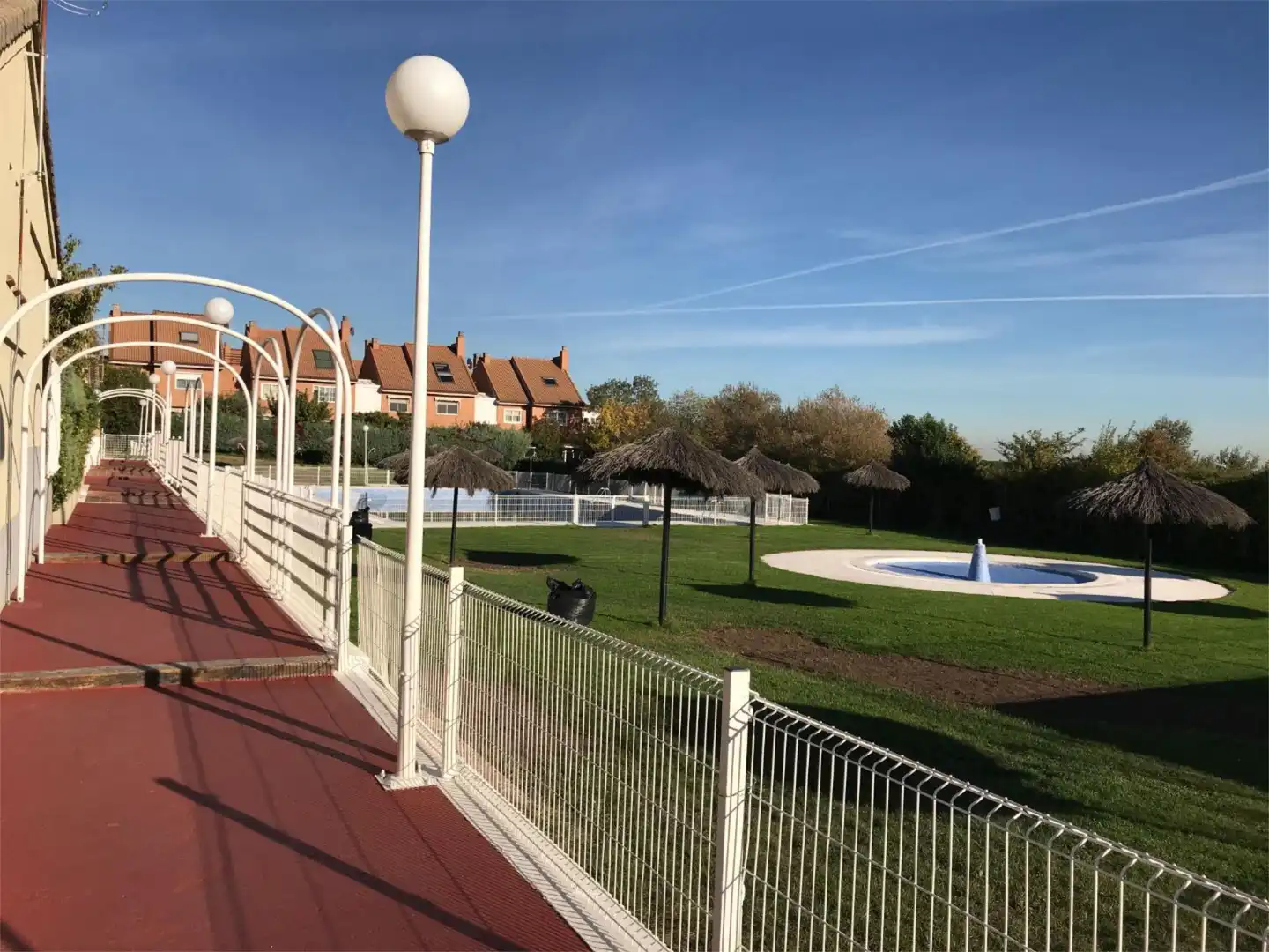 Casa adosada en venda a Las Matas - Peñascales Vista exterior de Casa adosada en venda en Las Rozas de Madrid amb Terrassa i Piscina