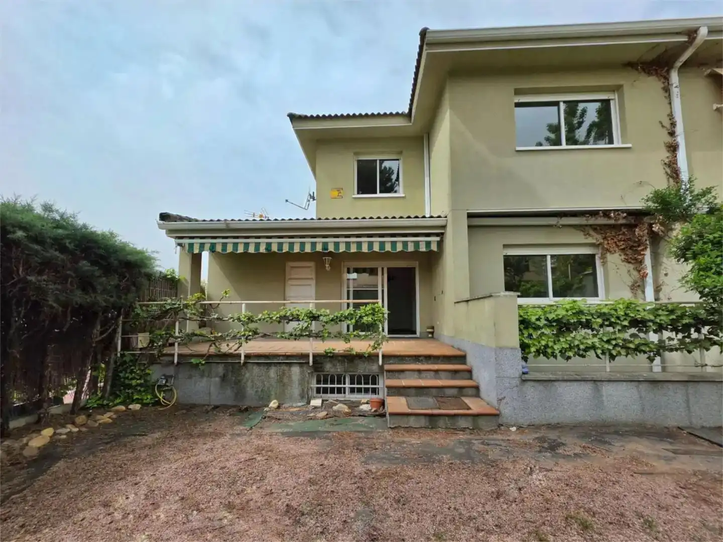 Vista exterior de Casa adosada en venta en Las Rozas de Madrid con Terraza y Piscina