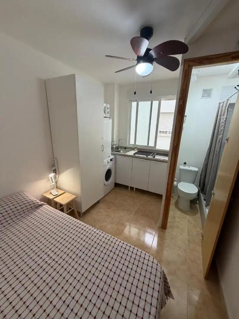 Habitación de Estudio de alquiler en Dénia con Amueblado, Lavadora y Microondas