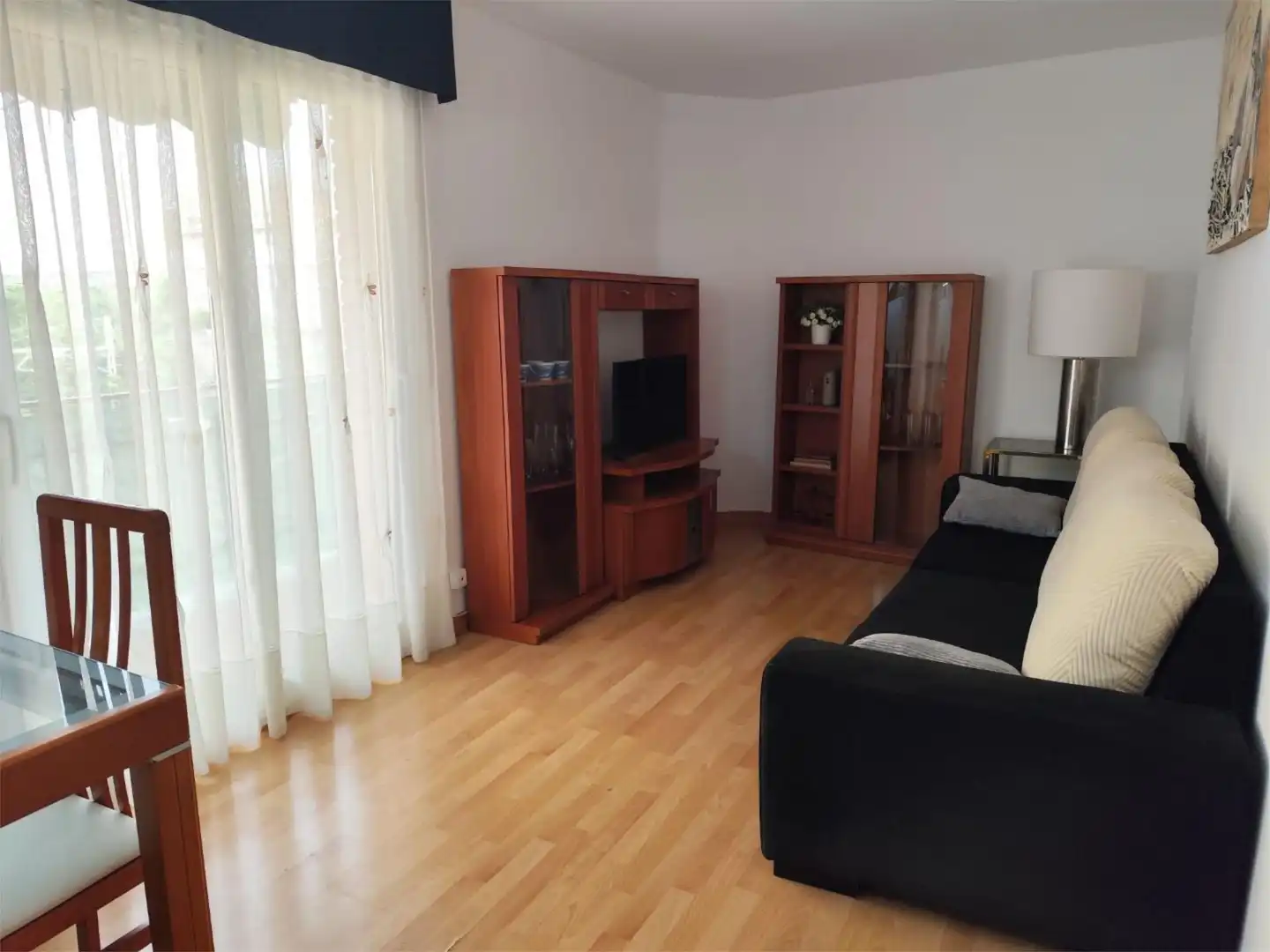 Living room of Flat for share in Cerdanyola del Vallès  with Heating, Parquet flooring and Furnished