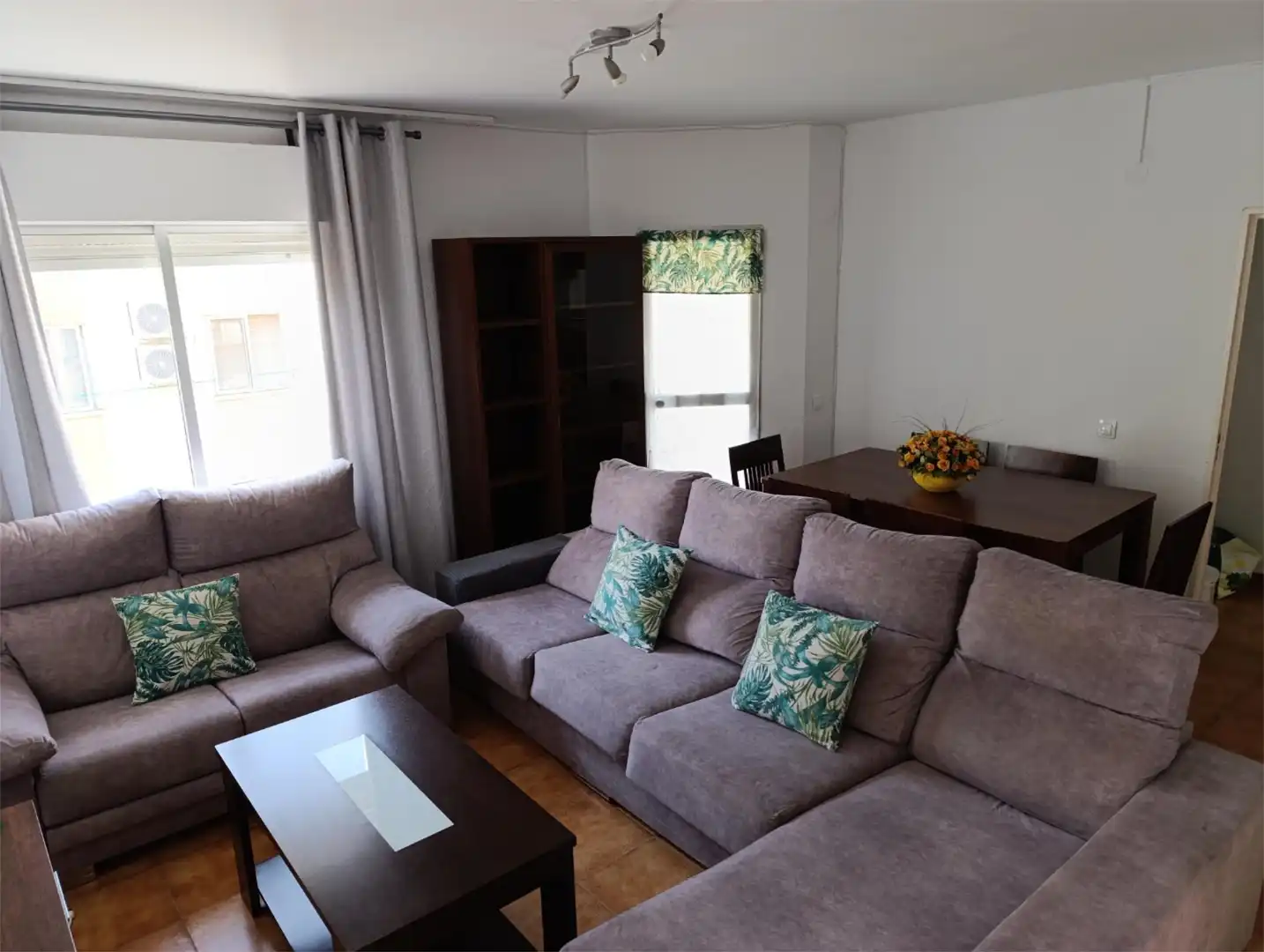 Living room of Flat for rent in Cáceres Capital  with Terrace, Furnished and Oven