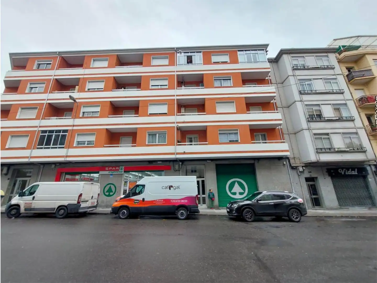 Vista exterior de Pis en venda en Ourense Capital  amb Balcó