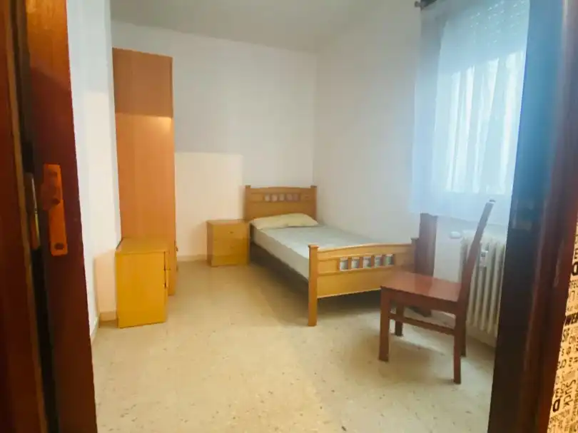 Dormitori de Pis en venda en Ourense Capital  amb Balcó