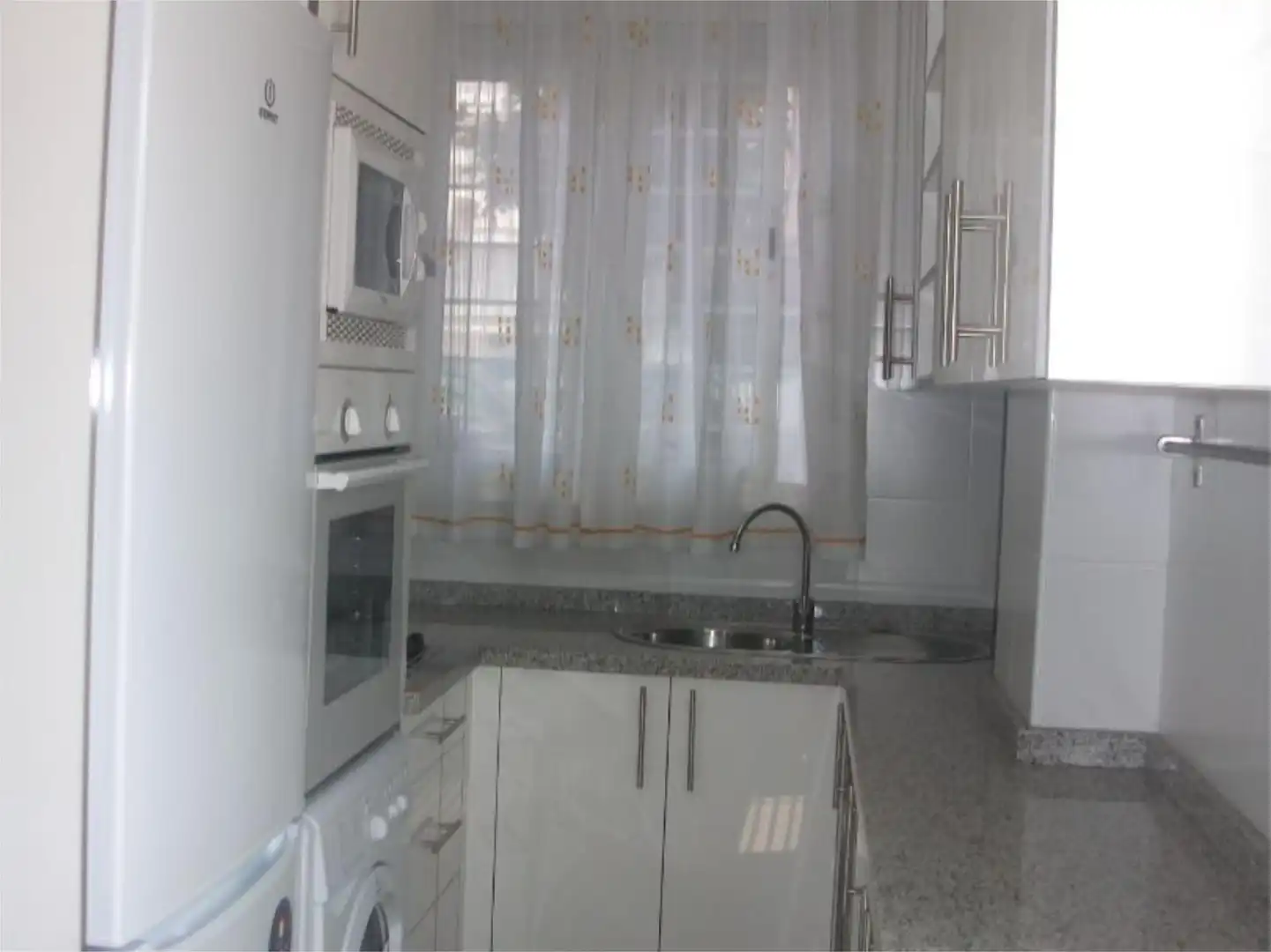 Kitchen of Flat for rent in  Sevilla Capital  with Air Conditioner, Furnished and Community parking