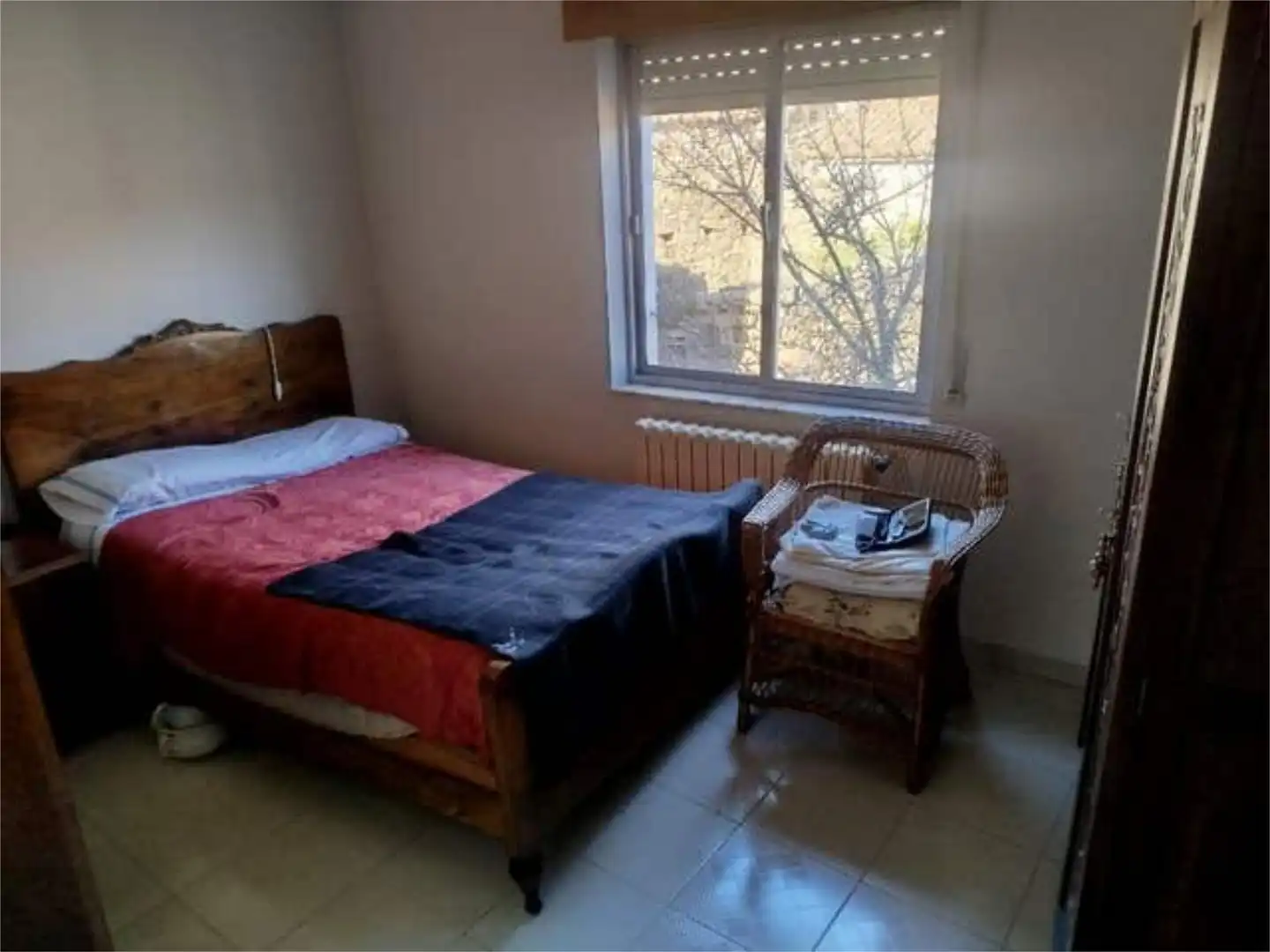 Dormitori de Casa o xalet en venda en Los Barrios de Luna  amb Calefacció, Jardí privat i Traster